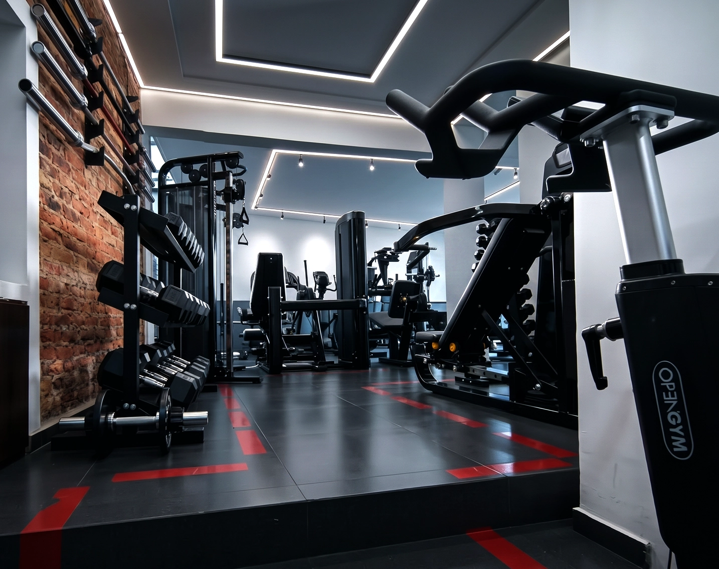 Showroom OpenGym con equipo instalado